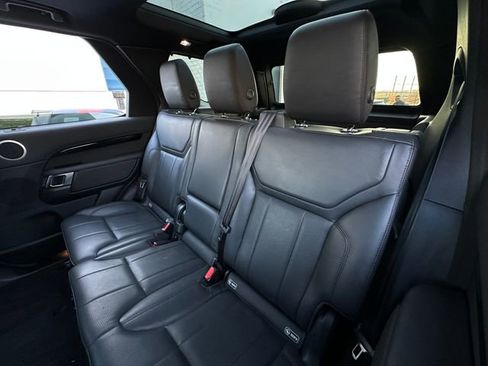 Used 2019 Land Rover Discovery SE image 33