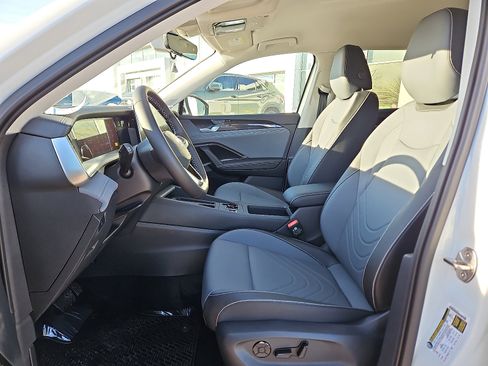 New 2026 Volkswagen Tiguan SE FWD image 12