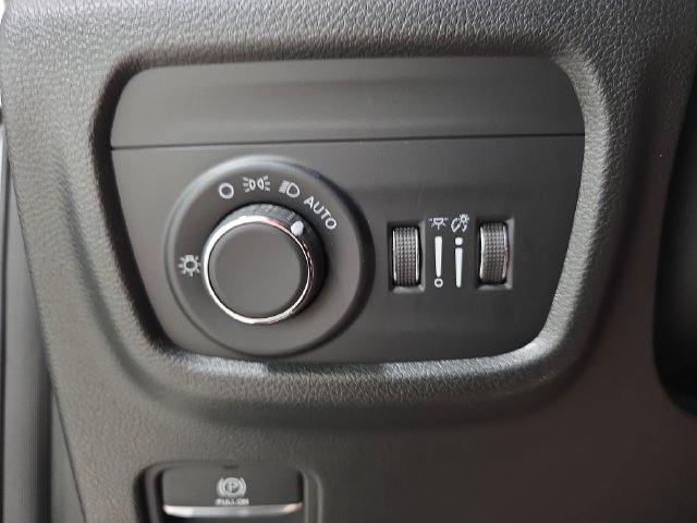 Used 2024 Jeep Grand Cherokee Altitude AWD/4WD image 24