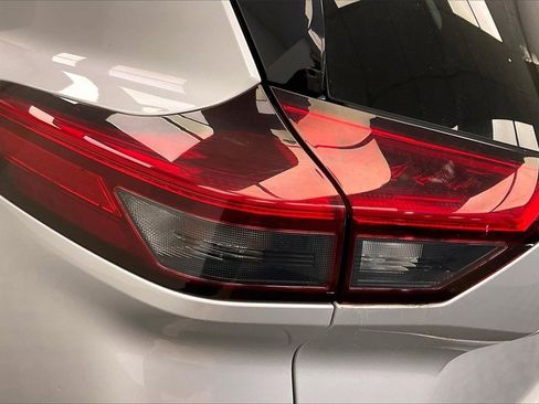 Used 2021 Nissan Rogue SV image 23