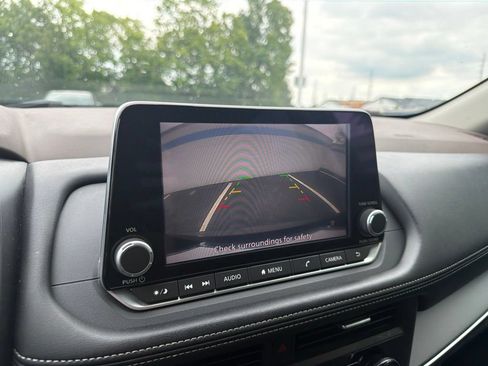 Used 2023 Nissan Rogue S FWD image 28