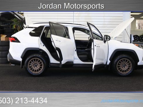 Used 2020 Toyota RAV4 LE image 11