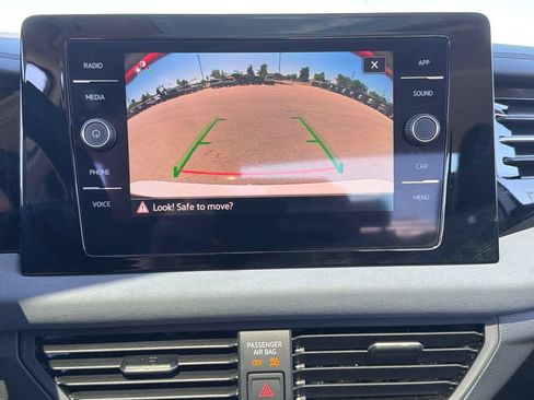 Used 2025 Volkswagen Jetta SE FWD image 16