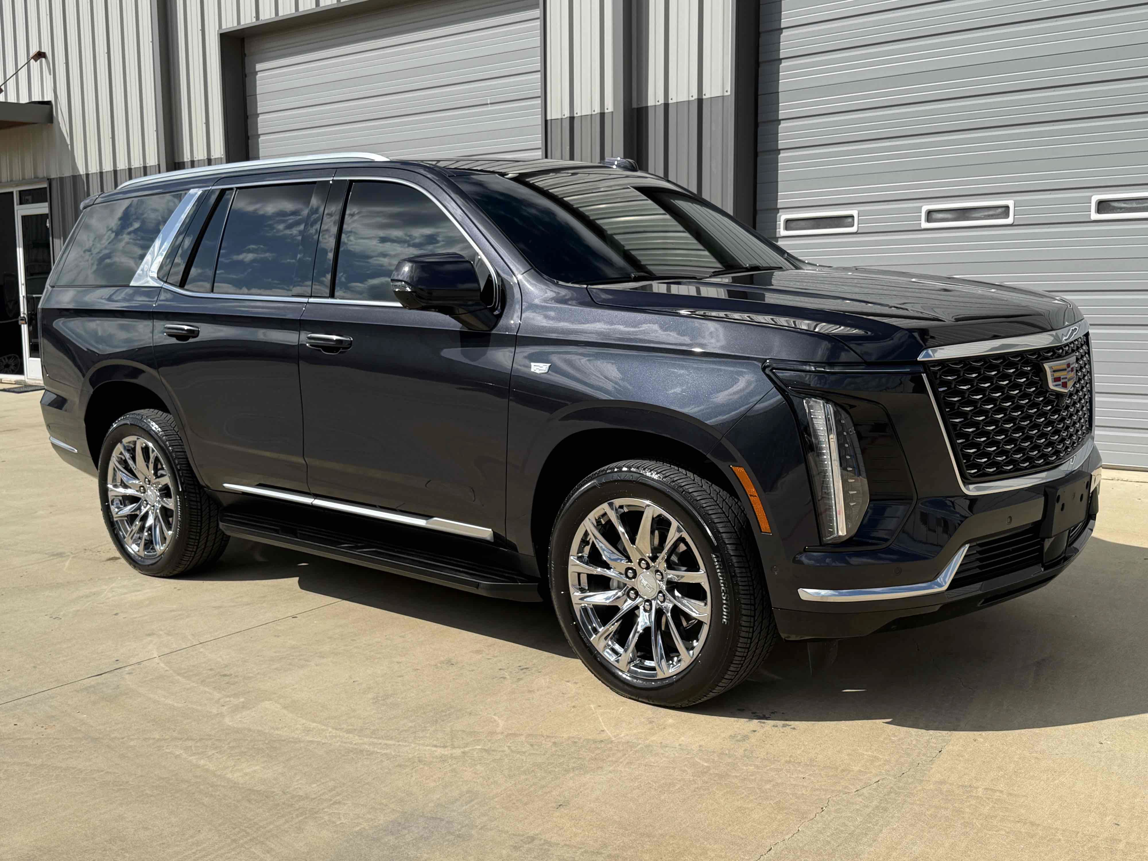 Used 2025 Cadillac Escalade Premium Luxury AWD/4WD image 3