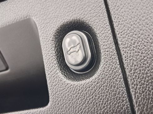 Used 2016 Cadillac Escalade 4WD image 32