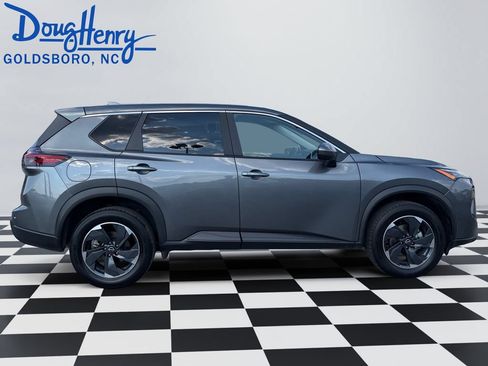 Used 2025 Nissan Rogue SV FWD image 6