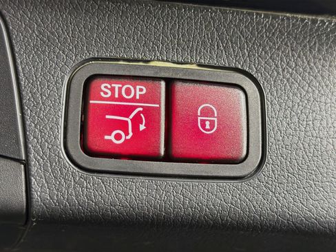 Used 2025 Mercedes-Benz GLB 250 image 29