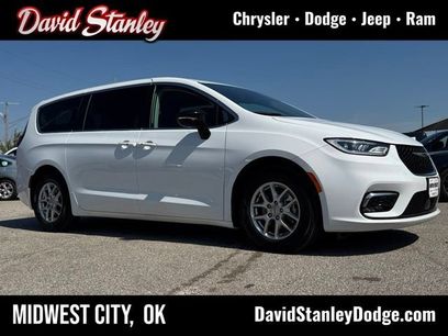 Used 2024 Chrysler Pacifica Touring-L