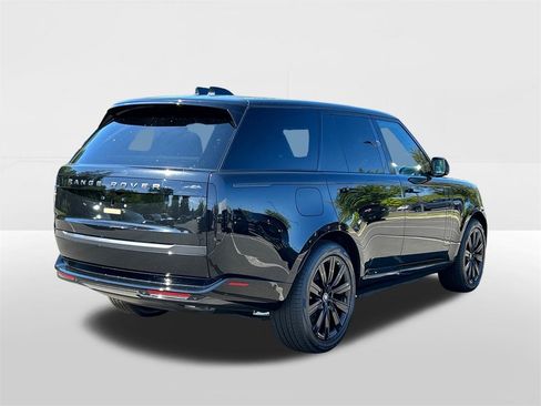 New 2025 Land Rover Range Rover SE image 4