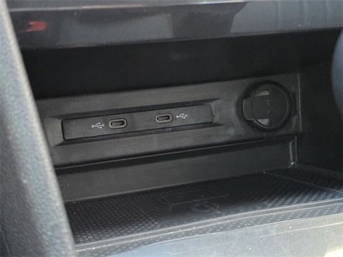 Used 2023 Volkswagen Tiguan SE R-Line image 31