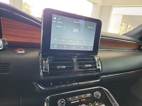 Used 2019 Lincoln Navigator Reserve AWD/4WD image 13