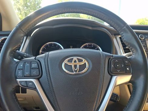 Used 2014 Toyota Highlander XLE AWD/4WD image 21