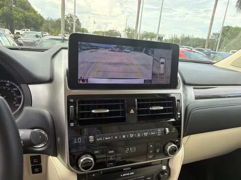 Used 2023 Lexus GX 460 Luxury w/ Accessory Package AWD/4WD image 8