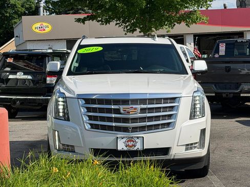 Used 2019 Cadillac Escalade Luxury w/ LPO, Radiant Package AWD/4WD image 3