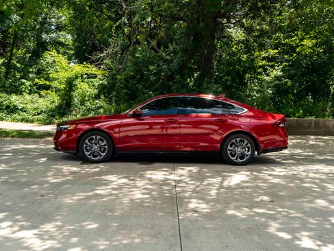 Used 2024 Honda Accord EX-L image 6