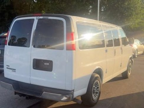 Used 2010 Chevrolet Express 1500 LT w/ LT Preferred Equipment Group RWD image 4