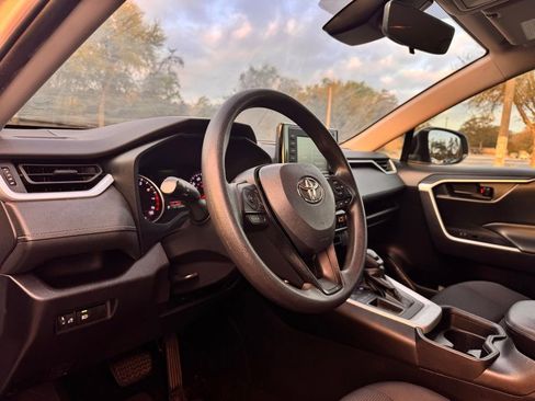 Used 2021 Toyota RAV4 LE image 12