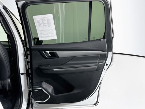 Used 2025 Buick Enclave Preferred FWD image 33