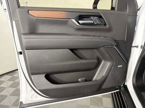 Certified 2026 GMC Yukon Denali w/ Sun & Power Step Package image 9