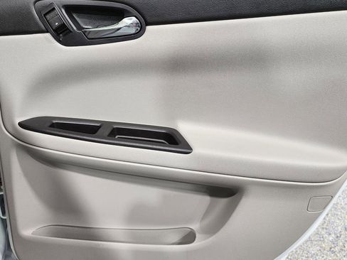 Used 2010 Chevrolet Impala LT FWD image 22