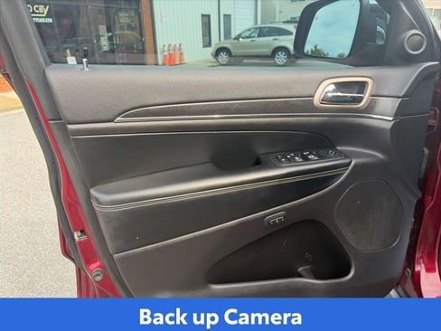 Used 2017 Jeep Grand Cherokee Limited AWD/4WD image 10