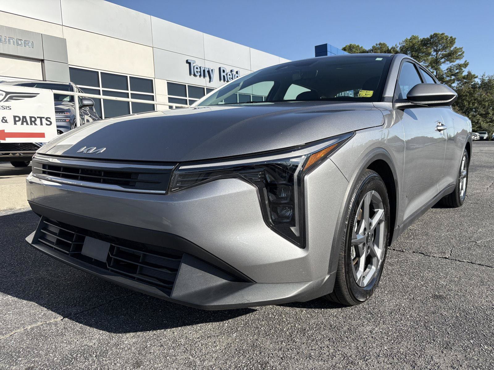 Used 2025 Kia K4 FWD image 1