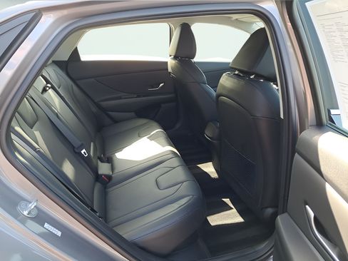 Used 2023 Hyundai Elantra Limited FWD image 29
