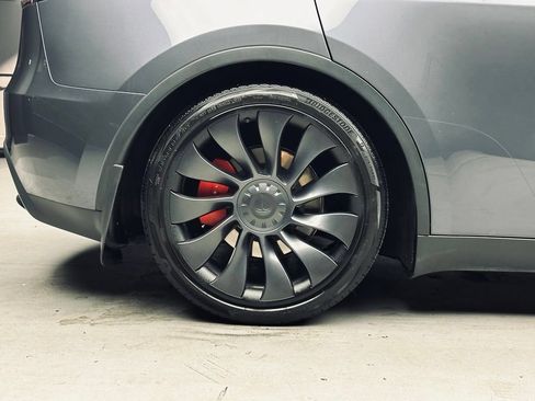 Used 2023 Tesla Model Y Performance AWD/4WD image 39