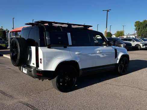 Used 2023 Land Rover Defender 110 X-Dynamic SE image 7