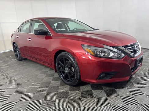 Used 2017 Nissan Altima 2.5 SR w/ Midnight Edition Package FWD image 1