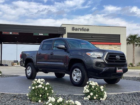 Used 2023 Toyota Tacoma SR image 3
