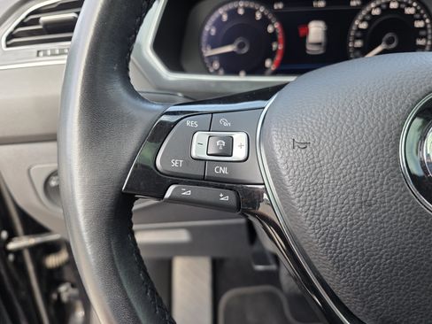 Used 2018 Volkswagen Tiguan SEL Premium image 28