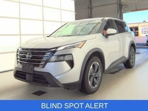 Used 2025 Nissan Rogue SV FWD image 3