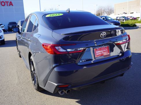Used 2025 Toyota Camry SE image 8