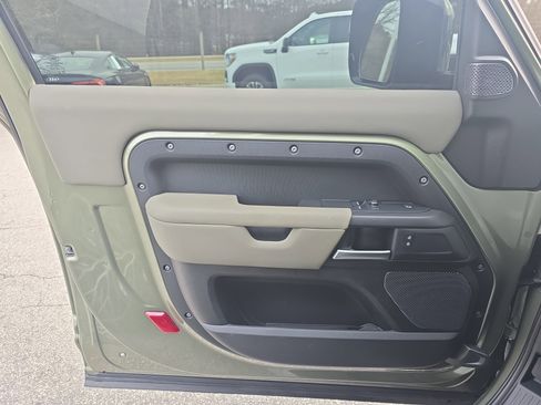 Used 2021 Land Rover Defender 90 S image 24