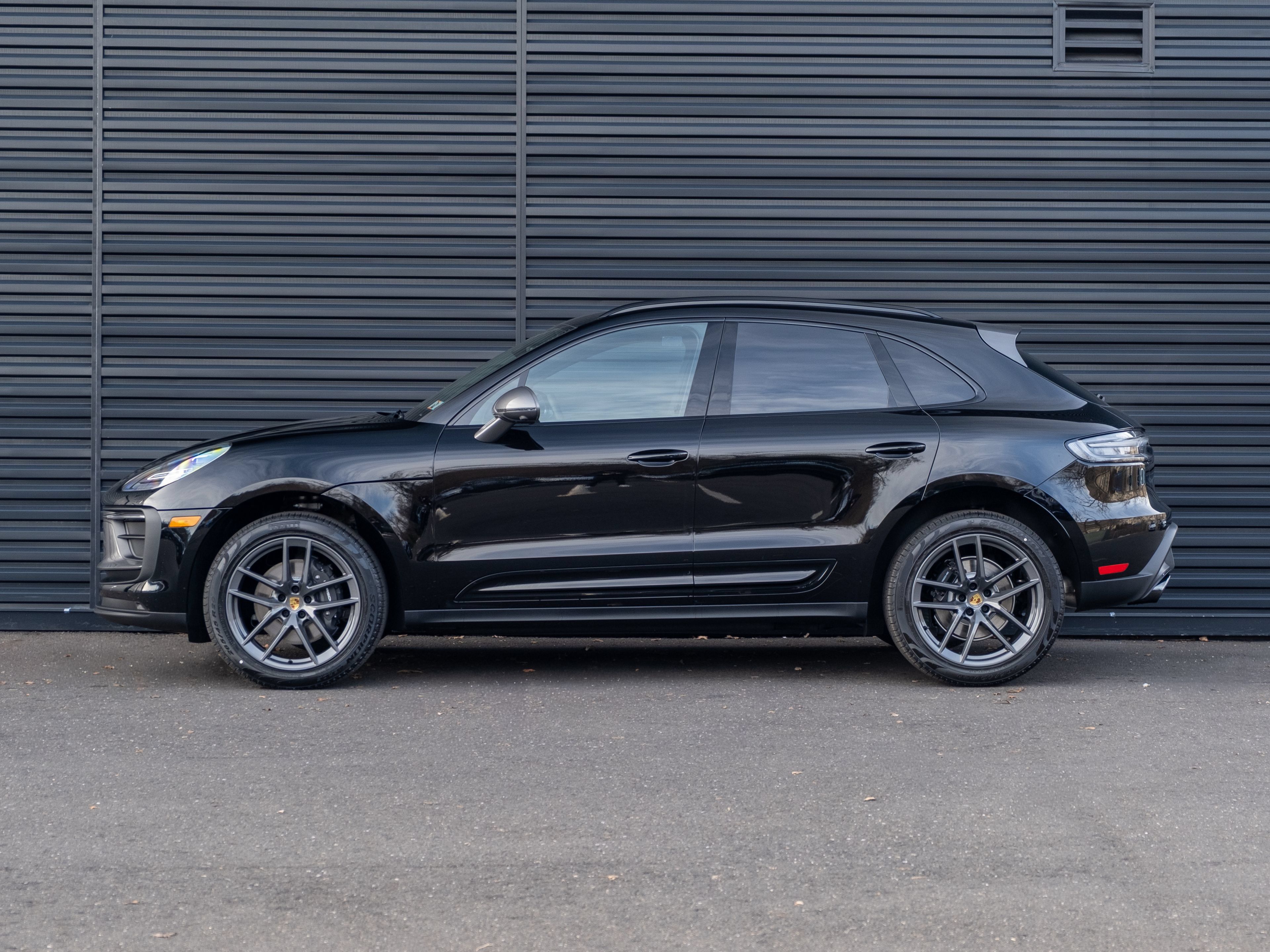 Certified 2026 Porsche Macan Turbo AWD/4WD image 2