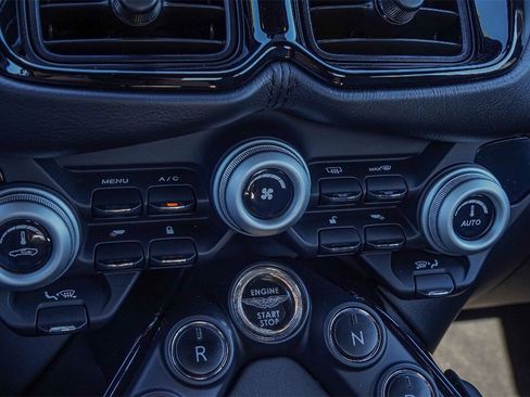 Used 2020 Aston Martin V8 Vantage Coupe image 31