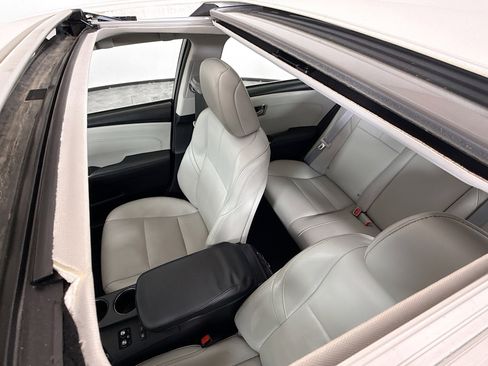 Used 2018 Toyota Avalon Limited image 14