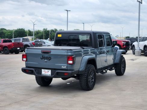 Used 2024 Jeep Gladiator Sport image 5