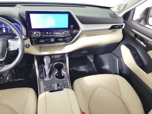 Used 2023 Toyota Highlander Platinum FWD image 17