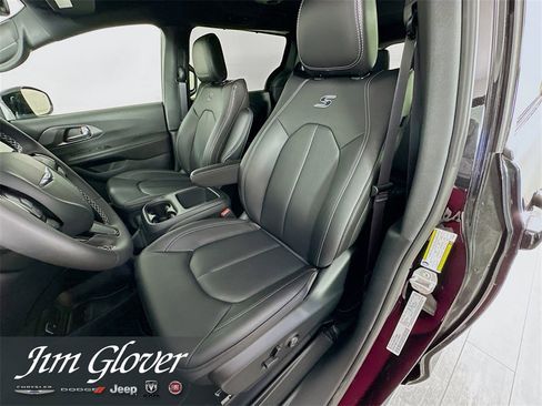 New 2026 Chrysler Pacifica Select image 24