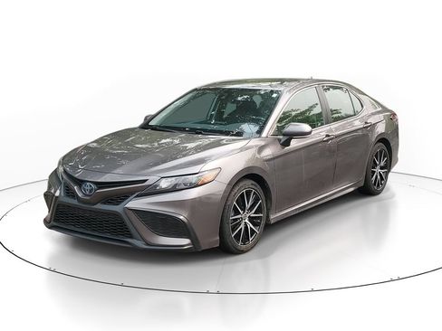 Used 2021 Toyota Camry SE w/ Cold Weather Package FWD image 2