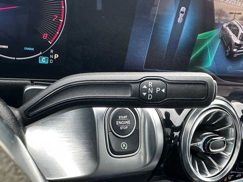 Used 2024 Mercedes-Benz GLB 250 4MATIC image 37