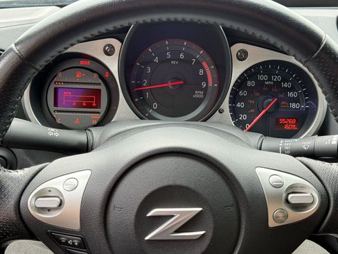 Used 2017 Nissan 370Z Coupe RWD image 11