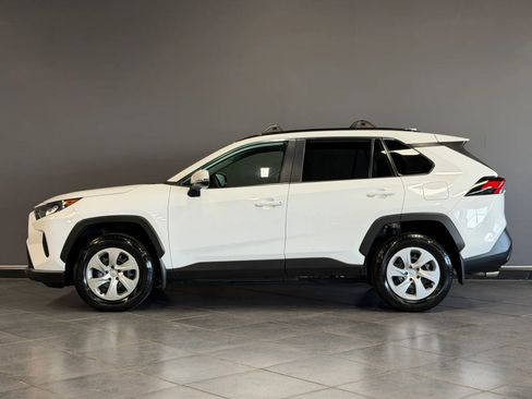 Used 2021 Toyota RAV4 LE w/ Carpet Mat Package (TMS) AWD/4WD image 8