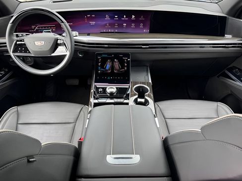 Certified 2025 Cadillac Escalade Premium Luxury AWD/4WD image 21