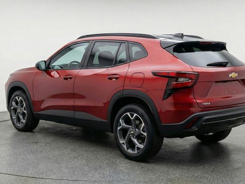 Used 2025 Chevrolet Trax LT image 6