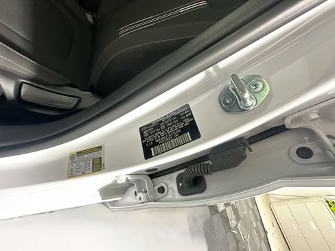 Used 2025 Hyundai Elantra Blue image 12