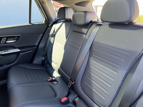 Used 2025 Mercedes-Benz GLC 350e 4MATIC image 32