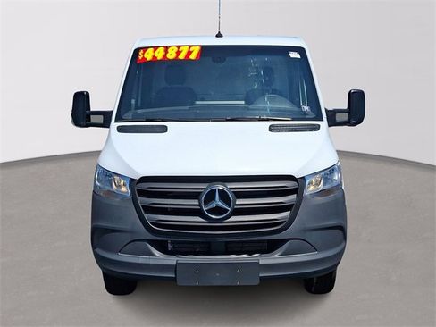 Used 2024 Mercedes-Benz Sprinter 4500 image 2